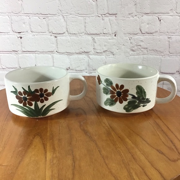 Other - 🎉HP🎉 Vtg. Hand Painted Stoneware Soup Mugs
